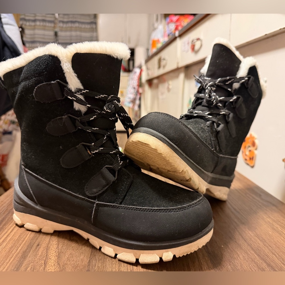 Women’s Black Winter Boots with Fur Lining